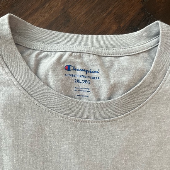 Like new  Size 2XL Champion T-shirt - Picture 7 of 7